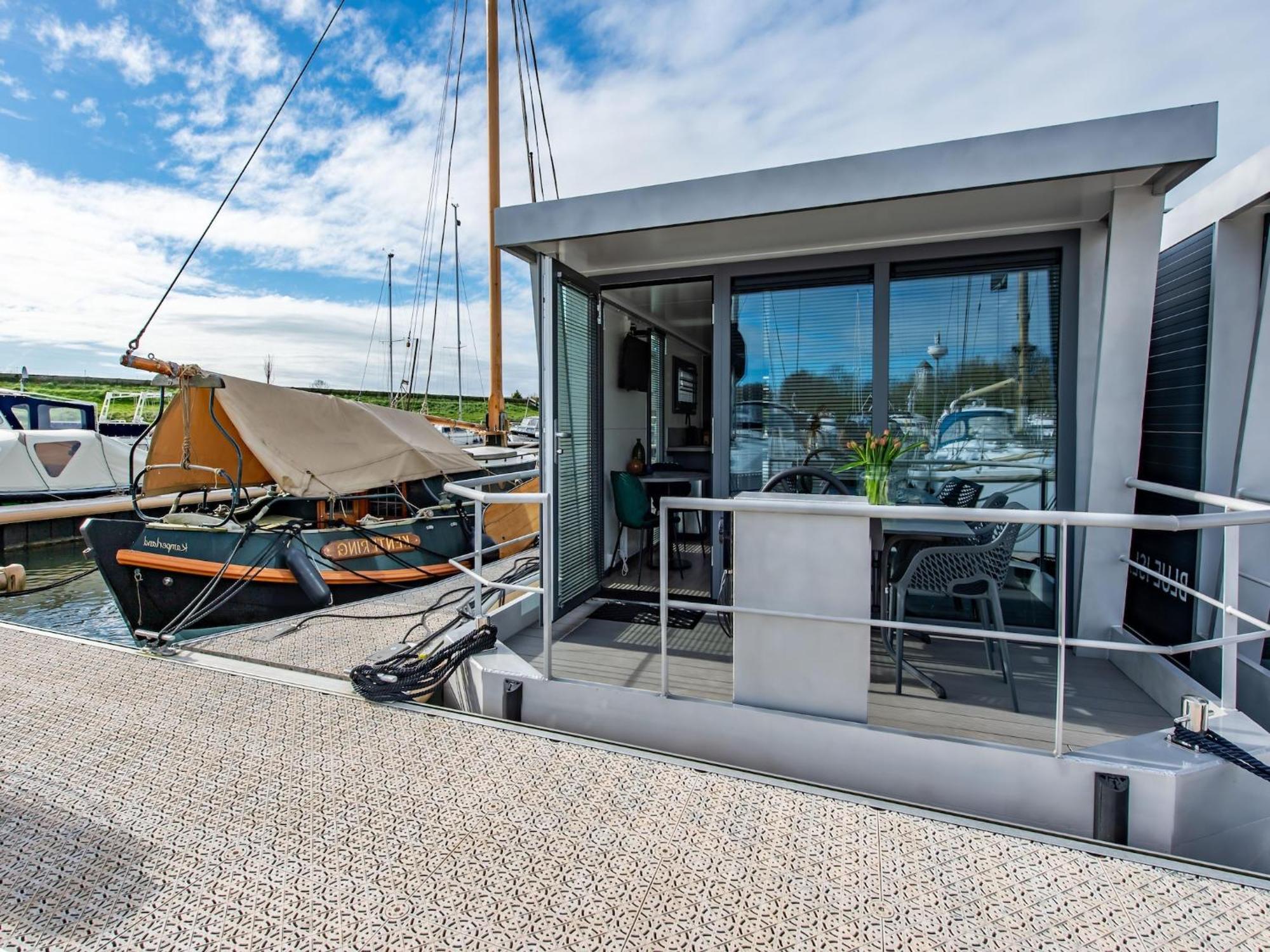 Waterlodge Blue Lagoon On A Jetty For 4 People Kamperland Eksteriør bilde