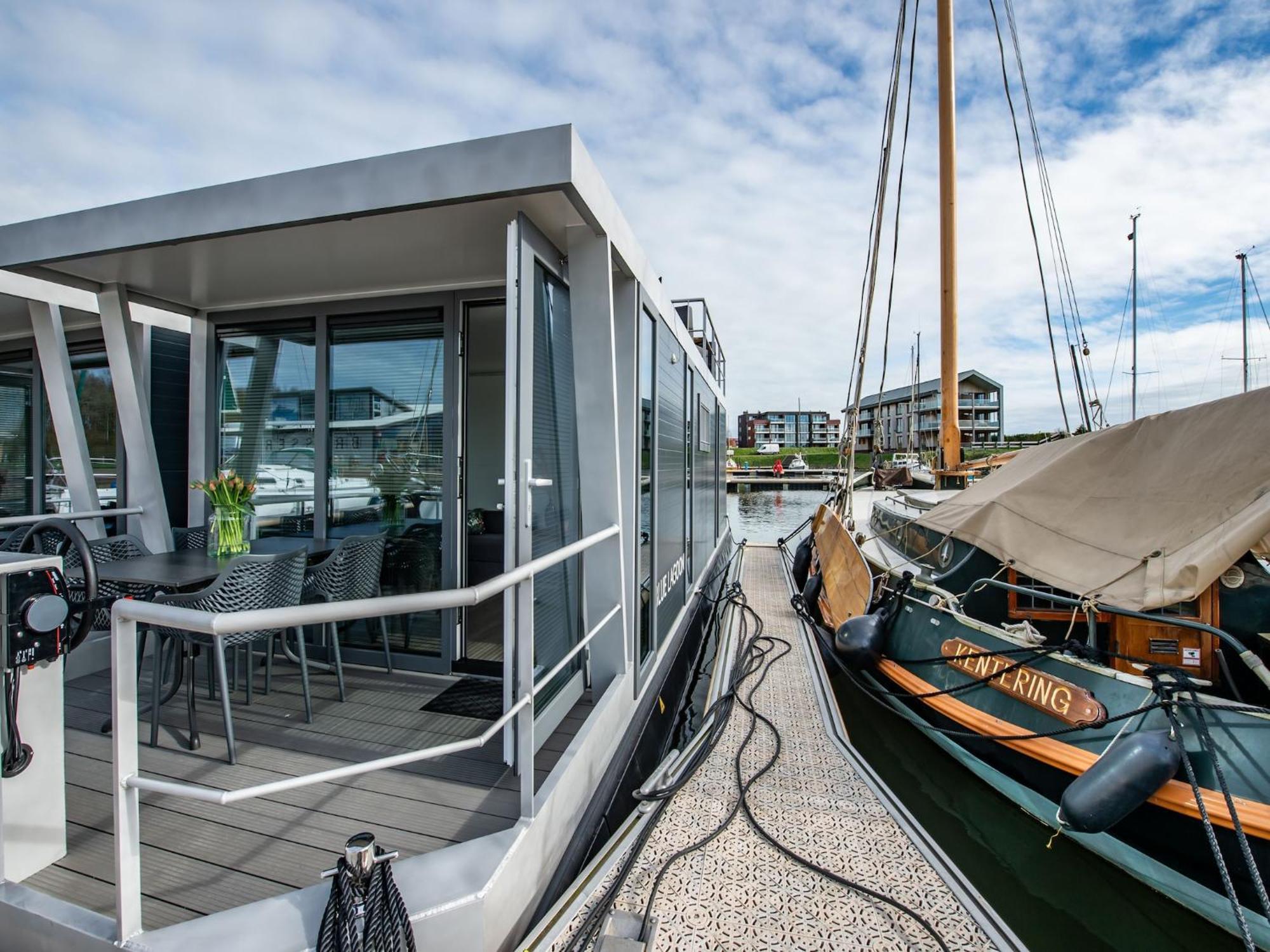 Waterlodge Blue Lagoon On A Jetty For 4 People Kamperland Eksteriør bilde