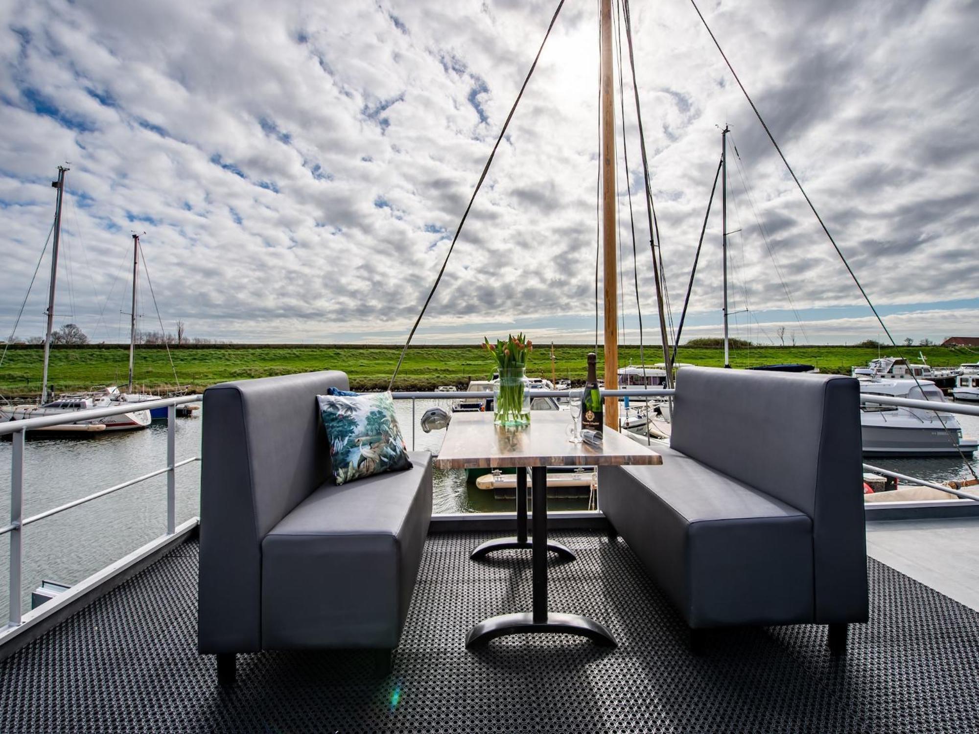 Waterlodge Blue Lagoon On A Jetty For 4 People Kamperland Eksteriør bilde