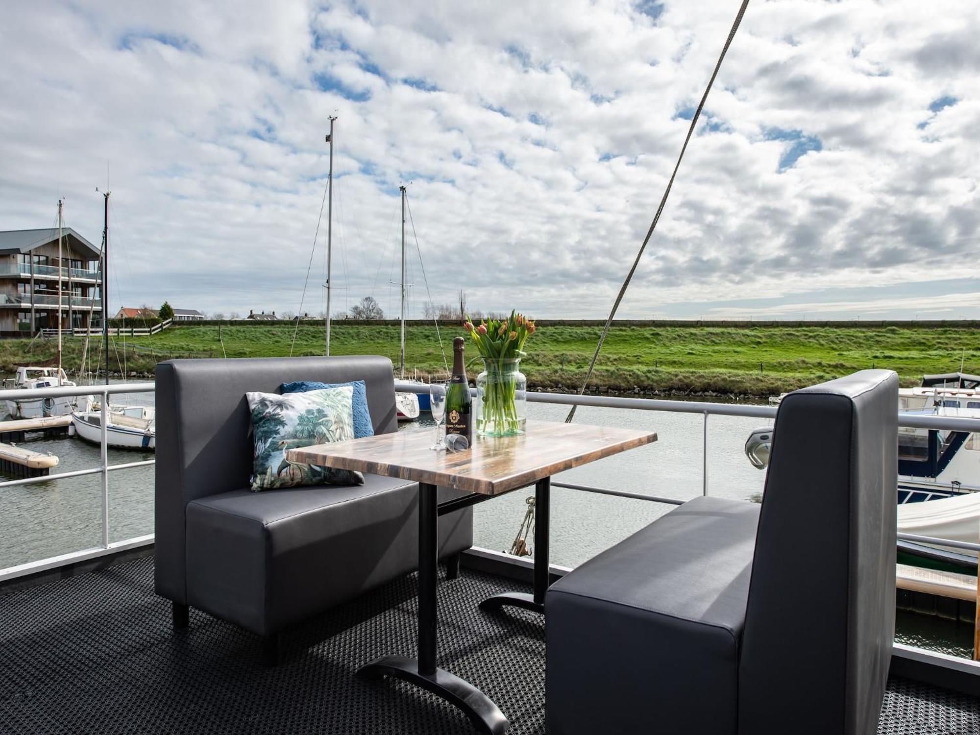 Waterlodge Blue Lagoon On A Jetty For 4 People Kamperland Eksteriør bilde